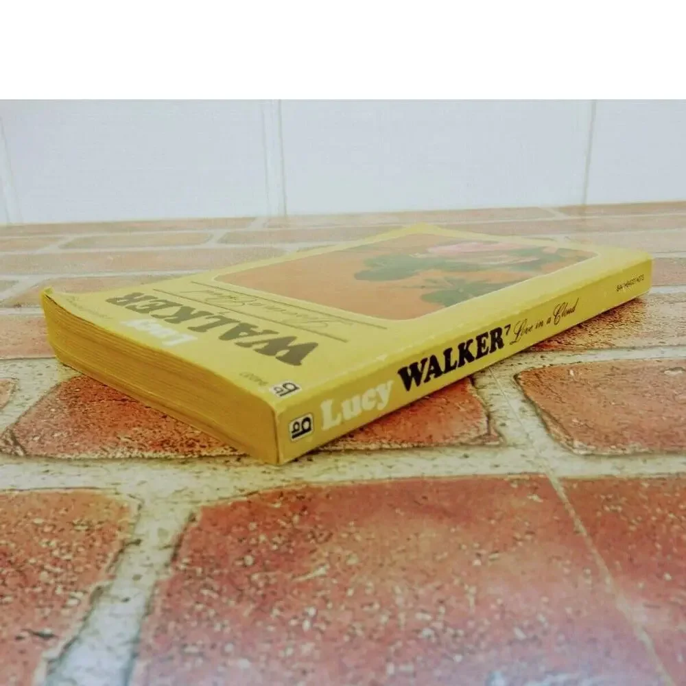 Love in a Cloud‎ Lucy Walker 1973 Beagle Books #7 Vintage Romance PB